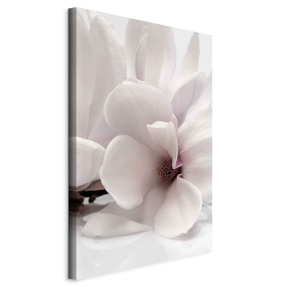 Leinwandbild „Blühendes Licht – Elegante Blumen in zarten Farben“