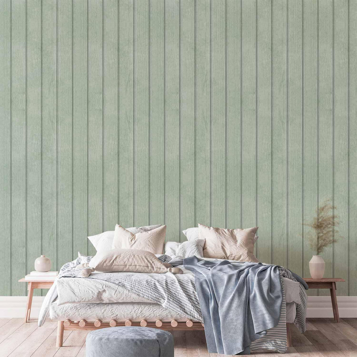 Tapete - Delicate Wood - Vertical stripes in a pastel green shade