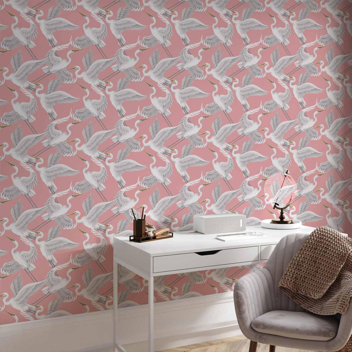 Tapete - Pastel birds – a delicate pattern of white and grey herons on a light pink background