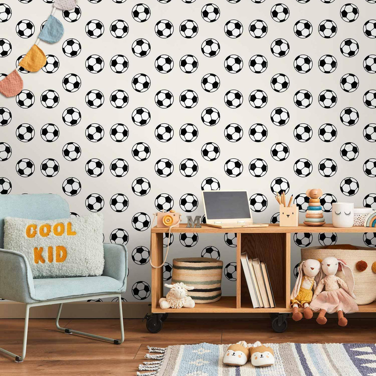 Tapete - Soccer - Symmetrical black-and-white soccer balls on a beige background