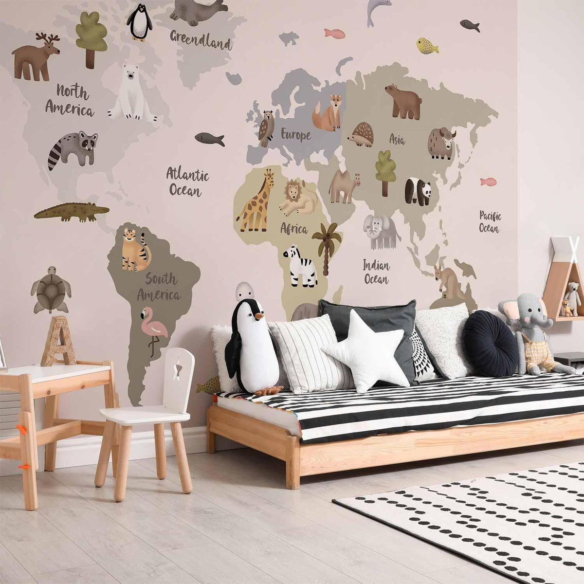 Fototapete Pastellkarte Tiere & Kontinente – Lehrreiche Weltkarte für Kinderzimmer