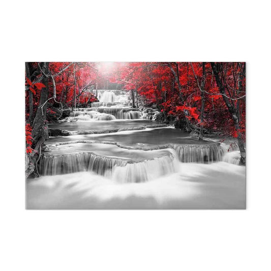 Leinwandbild Wasserfall mit roten Bäumen – Schwarz-Weiß Naturszene mit Farbakzent