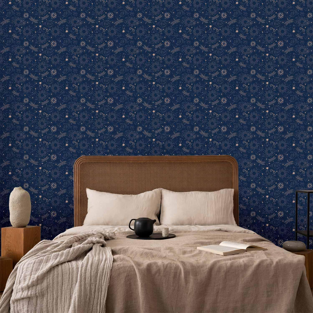 Tapete - Cosmic Fantasy - Pattern with Suns - Moons - and Dragonflies on a Dark Background