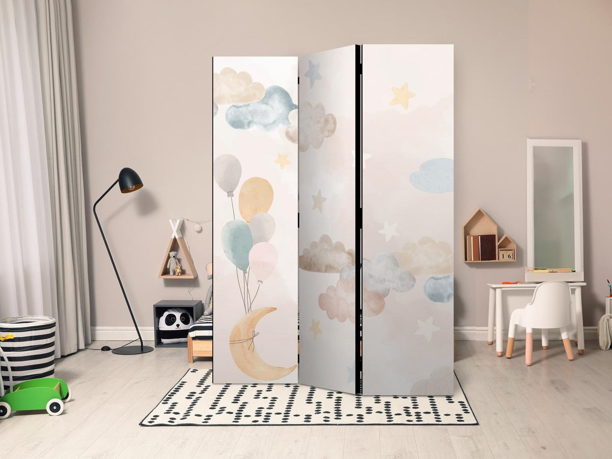 Paravent - Fairy-Tale Moon - Moon with Balloons Among Clouds and Stars in Subdued Colors on a Light Beige Background