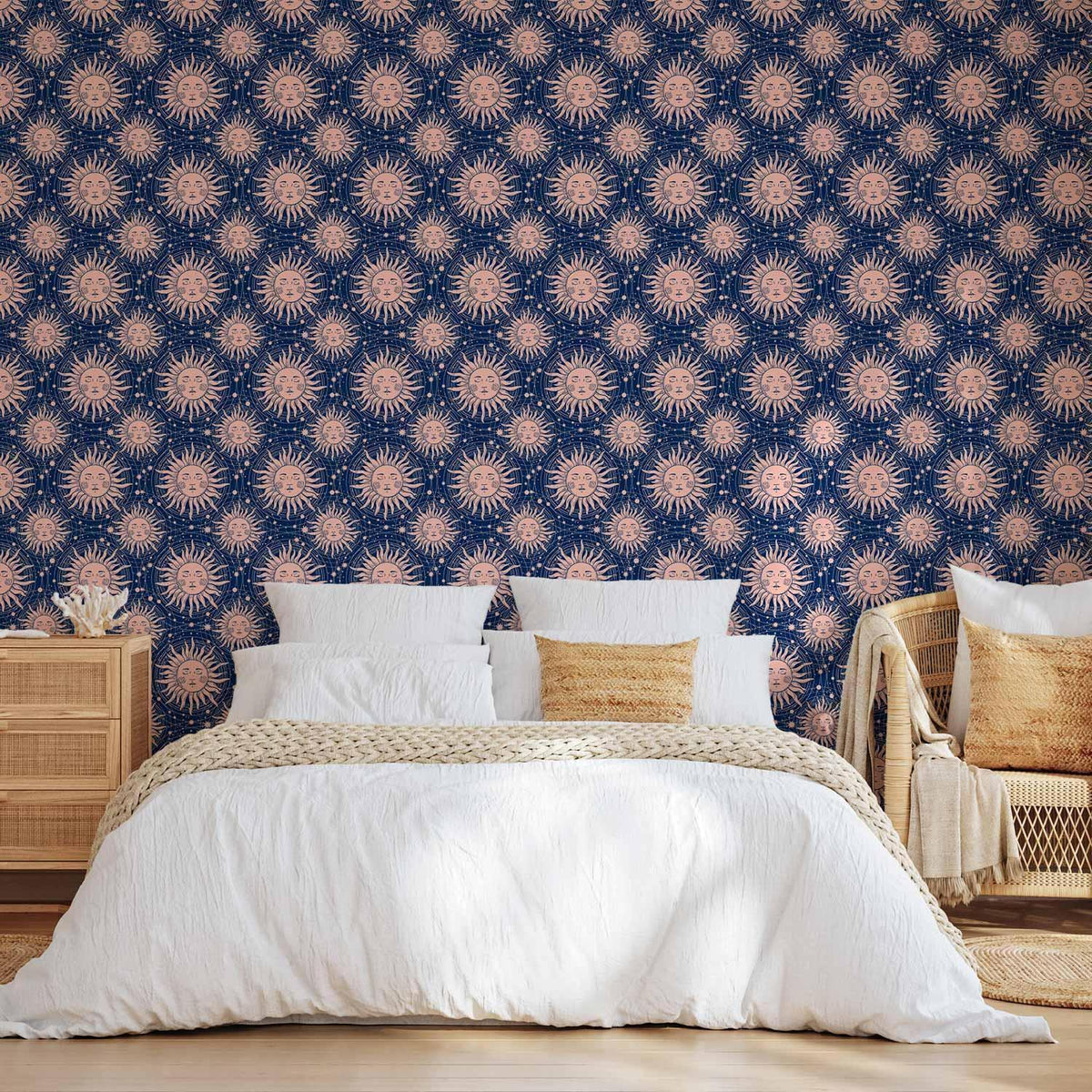 Tapete - Sunny Patterns - Repeating sun motif on a navy background