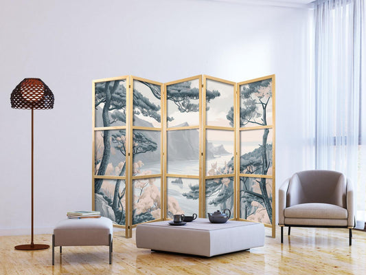 Japanischer Paravent - Mountainous Coastline with Trees and Rocks in Light Pastel Blues