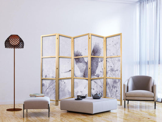 Japanischer Paravent - Majestic flight - a crane in flight in monochrome, cool colours