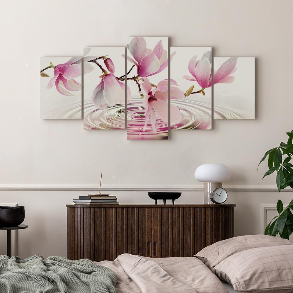 Leinwandbild Magnolien über Wasser – 5-teilig Panorama Rosa