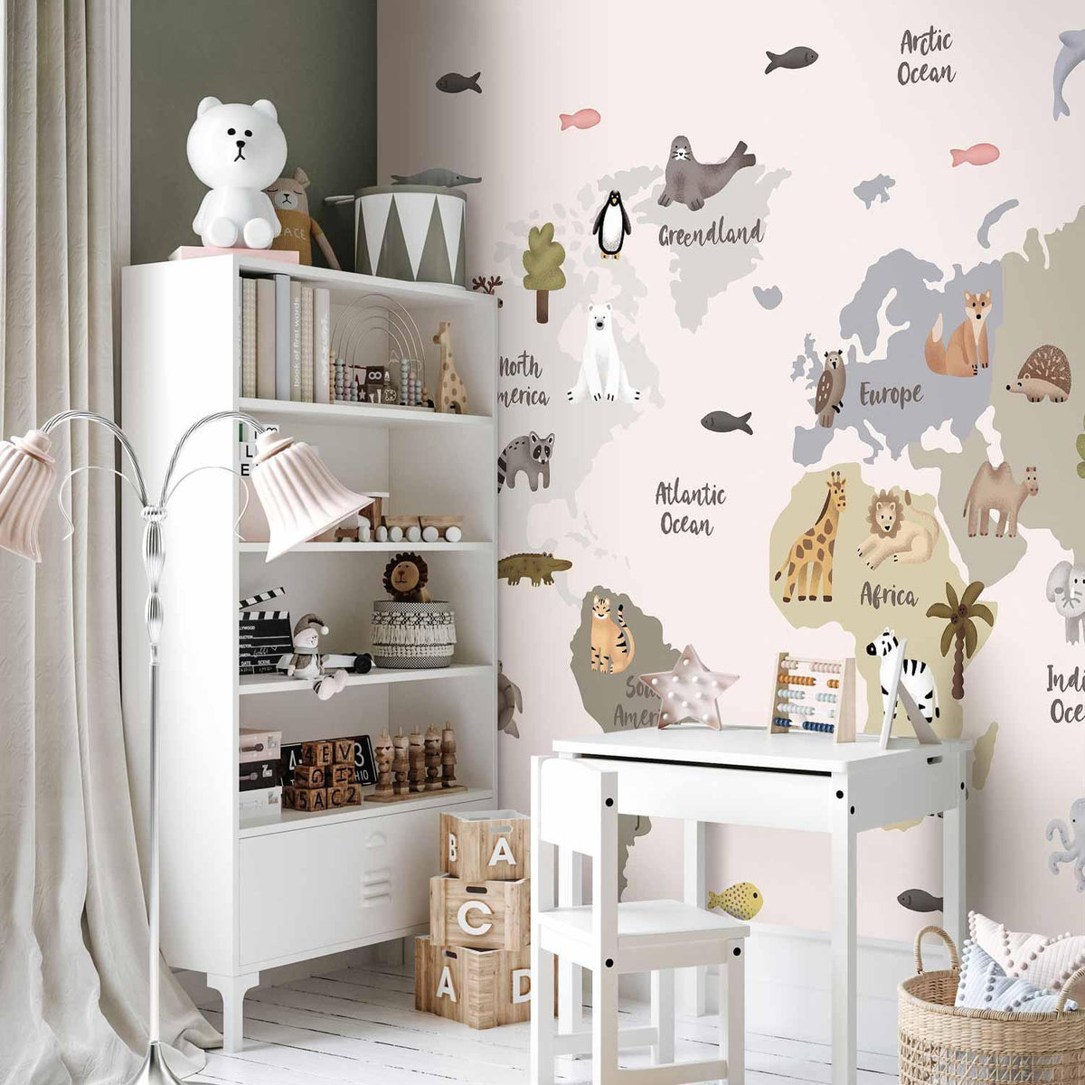 Fototapete Pastellkarte Tiere & Kontinente – Lehrreiche Weltkarte für Kinderzimmer