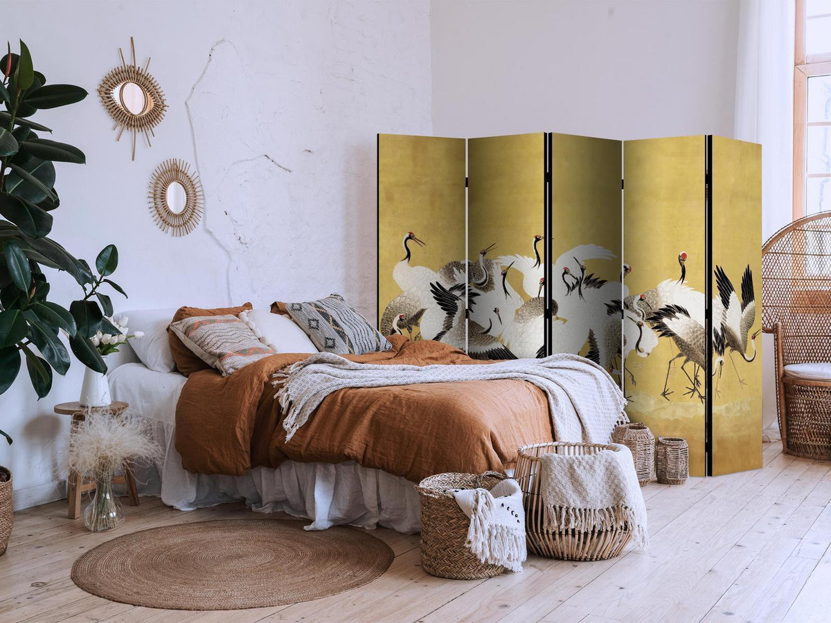 Paravent - Japanese cranes - a flock of birds against a golden background based on a painting by Ishida Yūtei