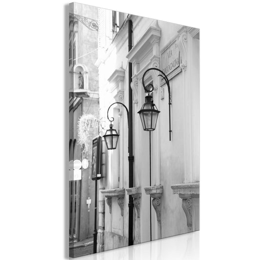 Leinwandbild – Straßenlaternen in Schwarz-Weiß im Hochformat