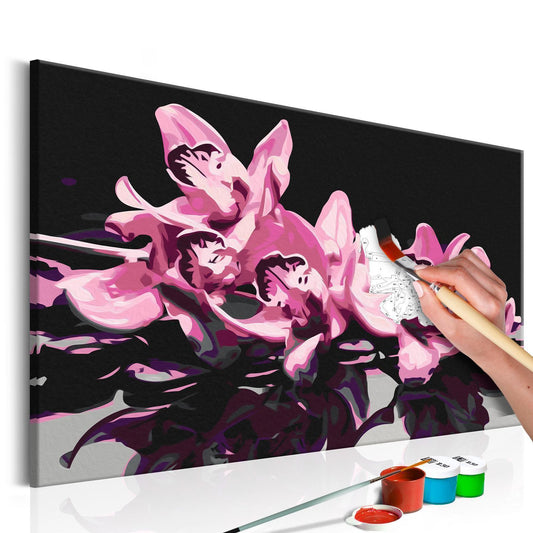 Wandbild zum Ausmalen Rosa Orchidee Dekoration - elegante rosa Orchidee auf schwarzem Hintergrund als Wandschmuck