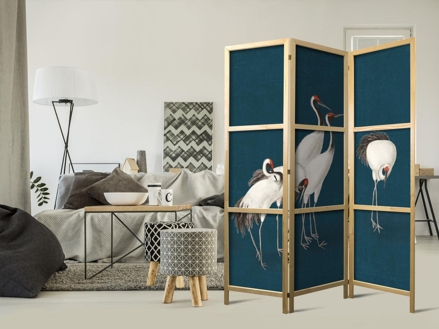 Japanischer Paravent - Evening by the pond - a group of cranes drawn in dry pastel on a dark turquoise background