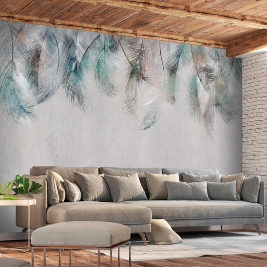Bunte Federn als leichtes Wandmotiv


