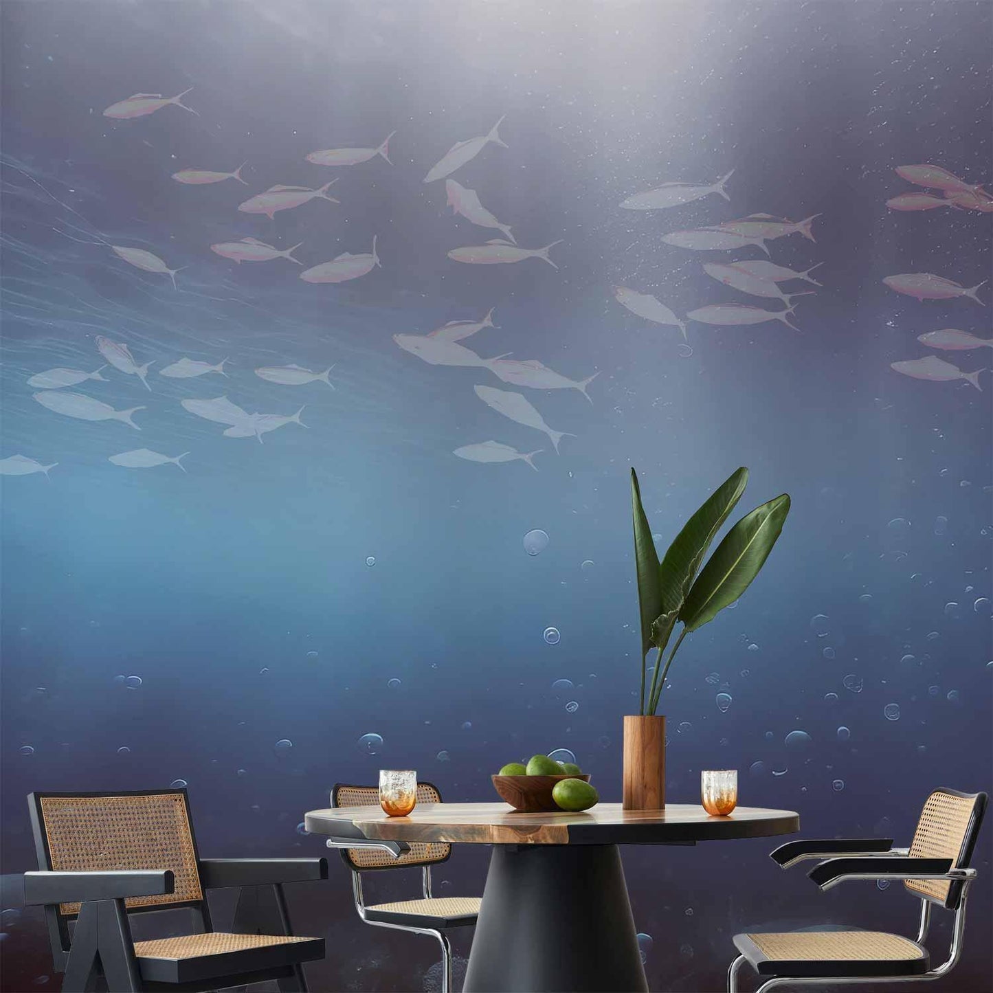 Fototapete Fische in der Tiefe – Japanische Unterwasserwelt in dunklen Tönen