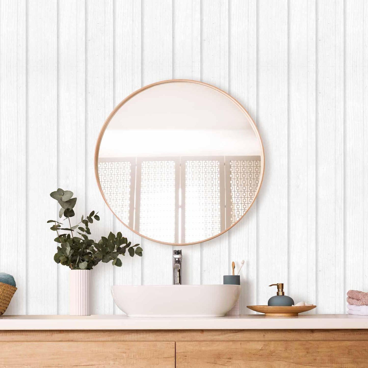 Tapete - Vertical Lines - White background with a delicate wood pattern vertically