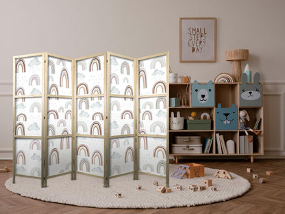 Japanischer Paravent - Rainbows and Clouds - Various-sized rainbows in muted colors among rain clouds in a pale blue shade