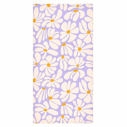 Tapete Cremefarbene Blüten - Zarte Blütenpracht auf sanftem Lila