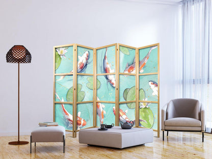 Japanischer Paravent - Spectacular Fish - White-Orange Koi Fish Swimming in Crystal Clear Water with Water Lilies