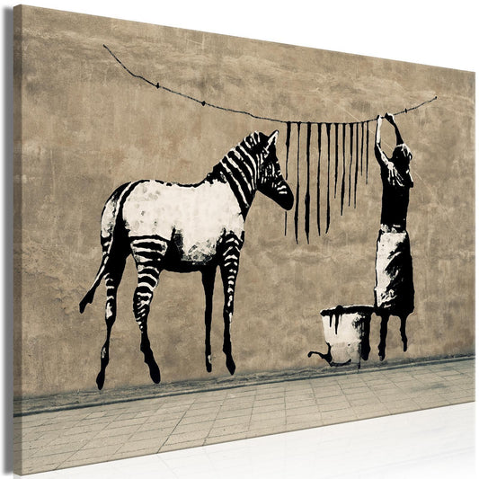 Leinwandbild „Banksy – Washing Zebra“ – Streetart auf Beton-Optik
