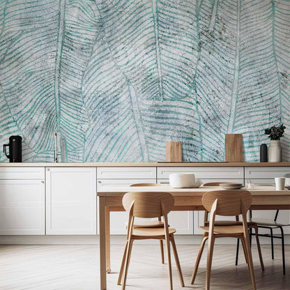 Minimalistische Wandtapete mit tropischem Flair

