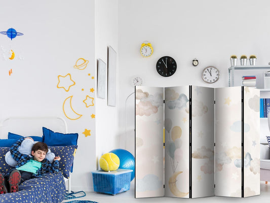 Paravent - Fairy-Tale Moon - Moon with Balloons Among Clouds and Stars in Subdued Colors on a Light Beige Background