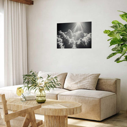 Wolken und Sonne in monochromer Darstellung – kraftvolles Wandbild
