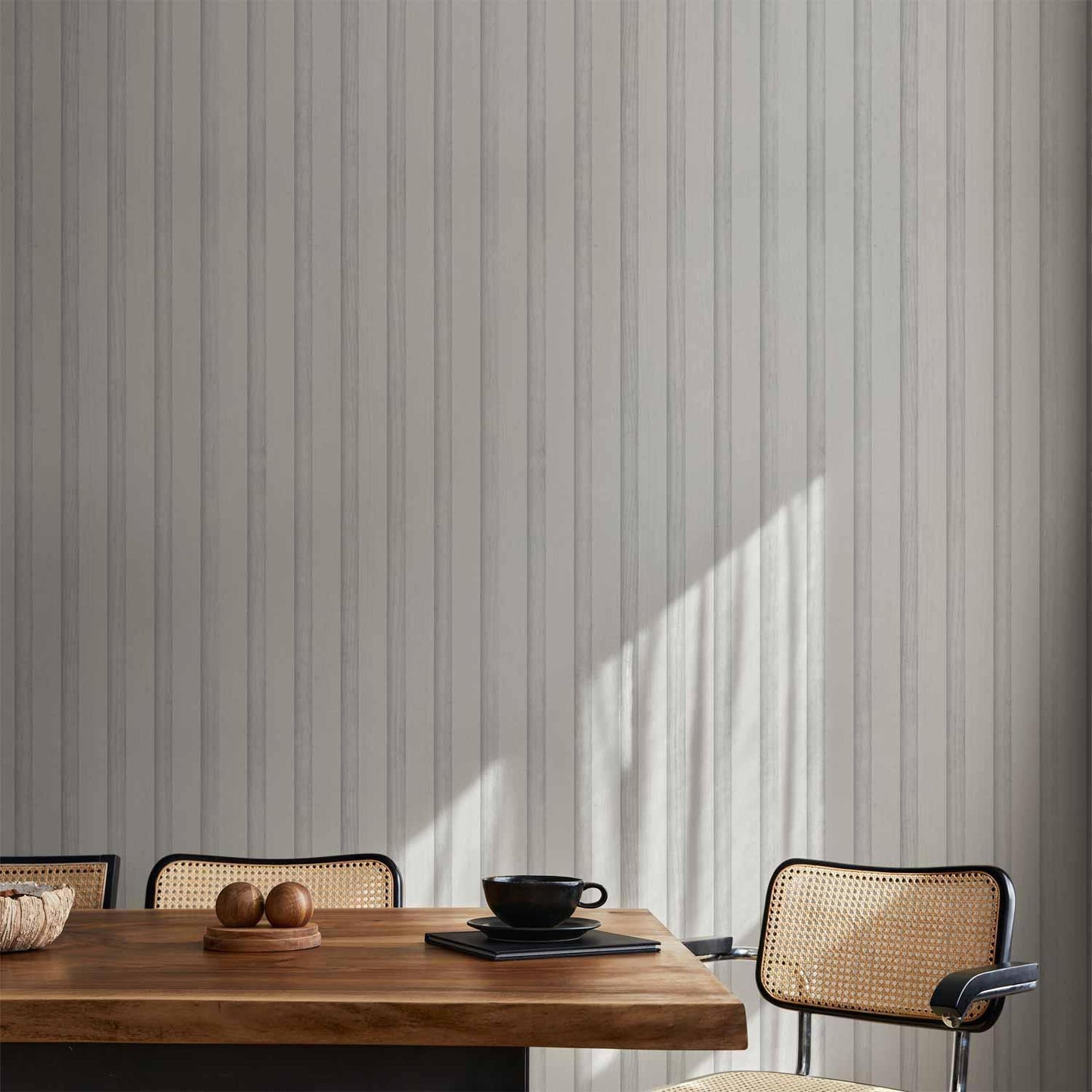 Tapete - Wooden Texture - Symmetrical vertical lines on a white background