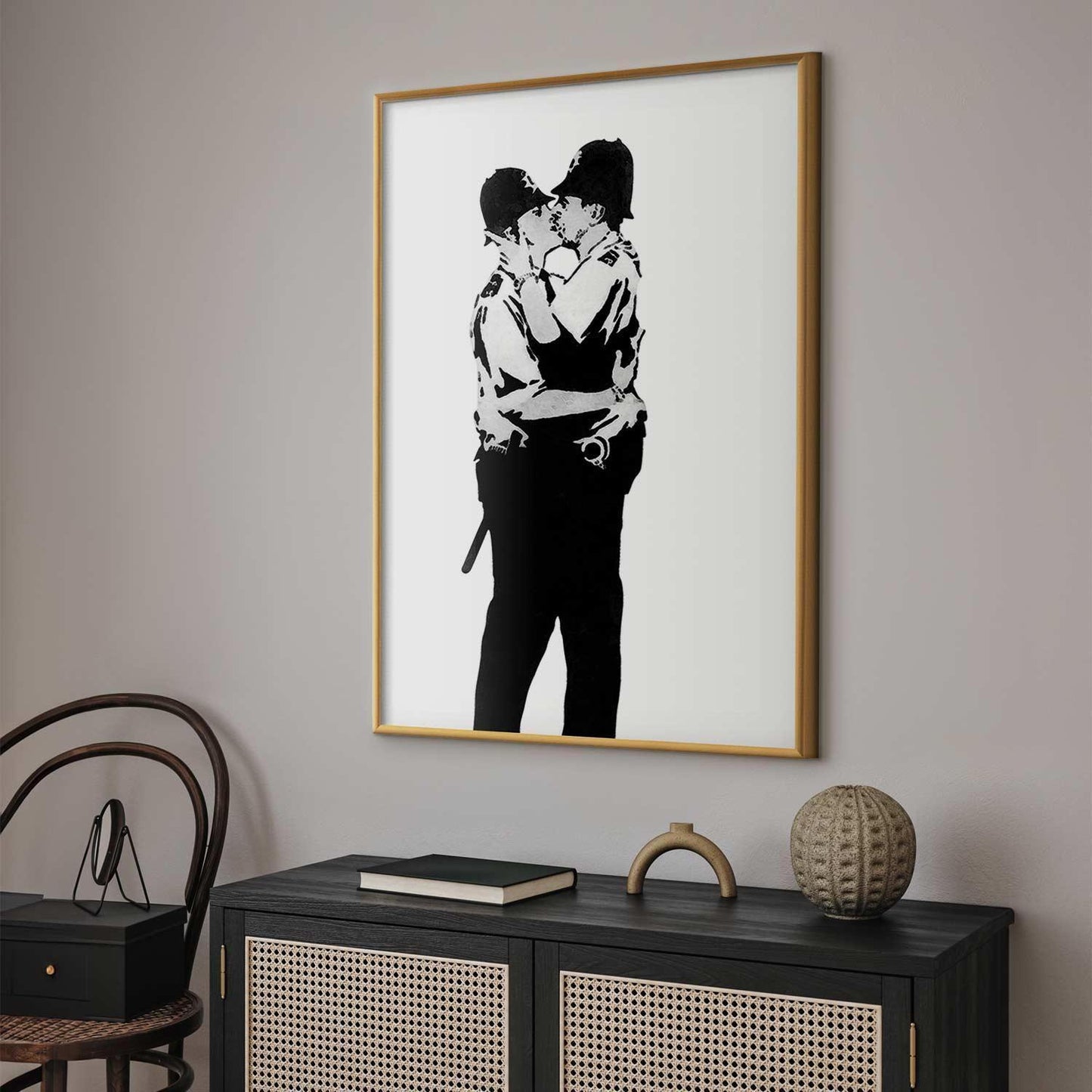 Poster Küssende Polizisten – Street-Art-Klassiker von Banksy