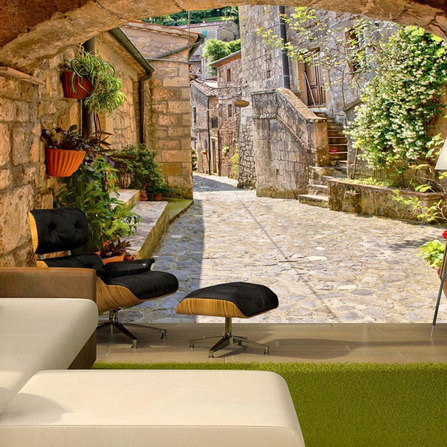 Toskana-Fototapete mit mediterraner Gasse und Steinmauern

