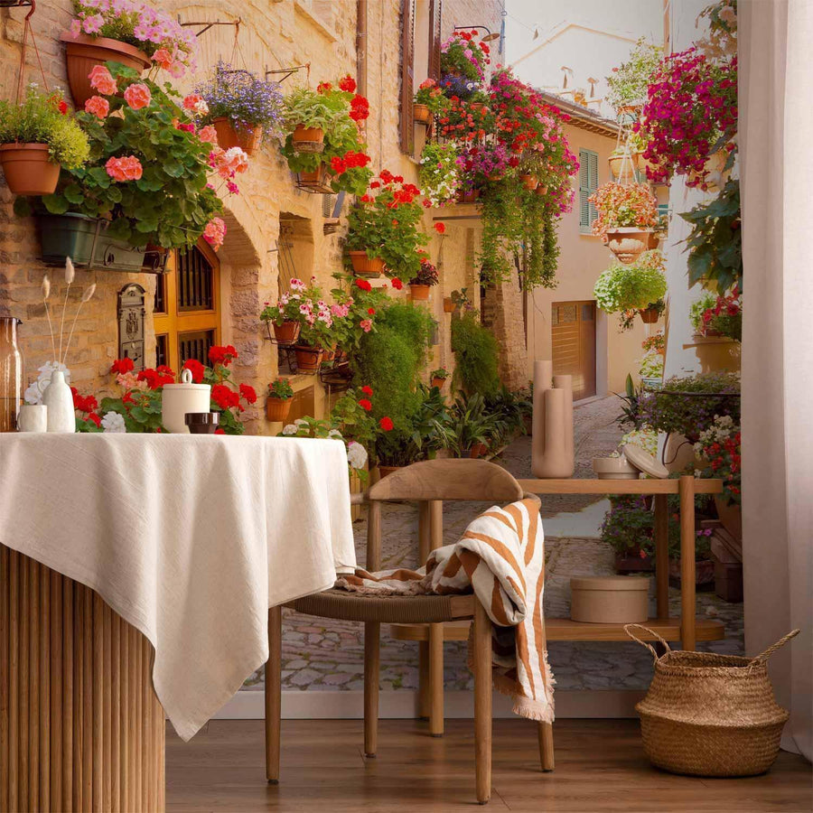 Fototapete Italienische Gasse – Spello Wandtapete mit mediterranem Flair