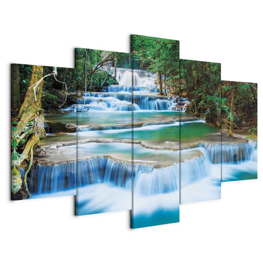 Leinwandbild „Wasserfall in Thailand“ – Tropisches Naturidyll in Blau und Grün