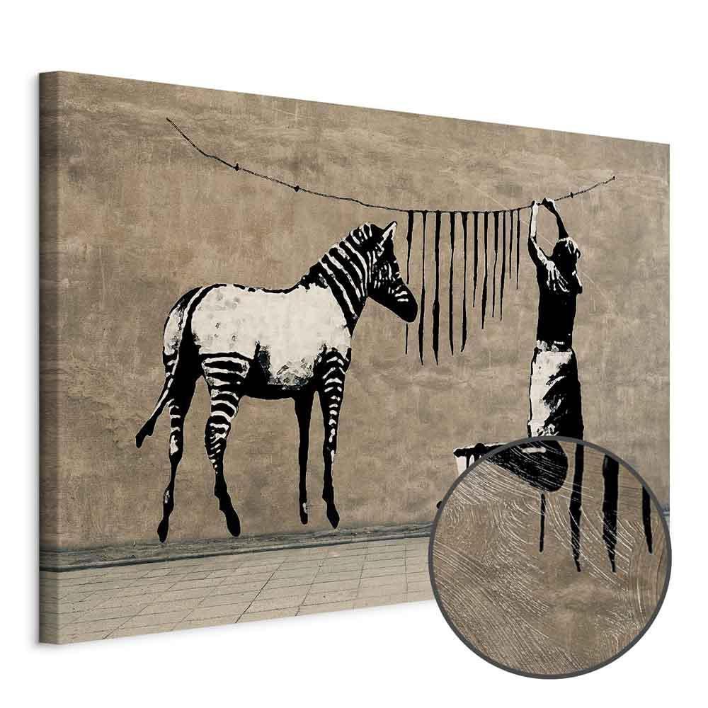 Leinwandbild Banksy Zebra wird gewaschen – Street Art auf Beton