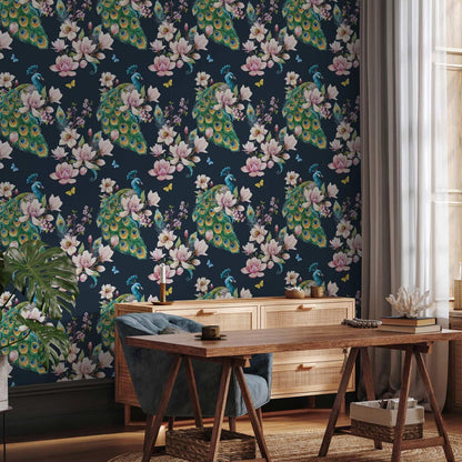 Tapete Magnolien und Pfauen - Elegante Blütenpracht mit exotischen Vögeln