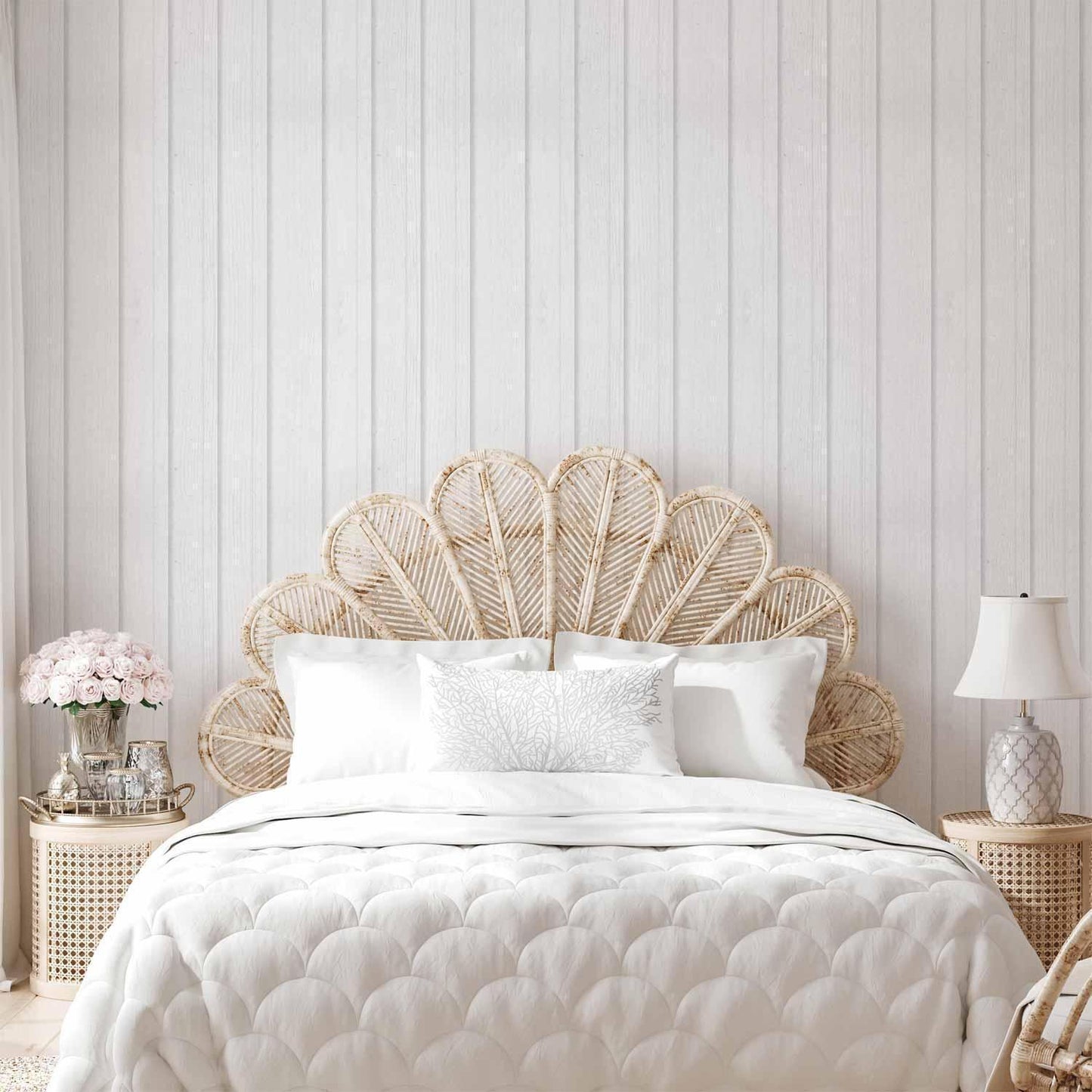 Tapete - Vertical Lines - White background with a delicate wood pattern vertically