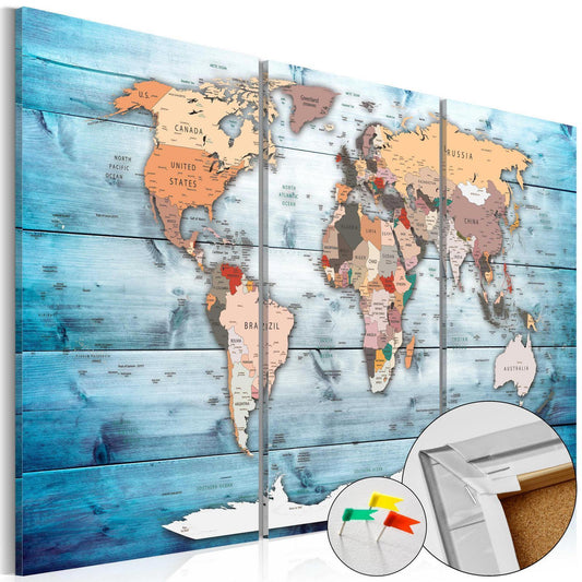 Korkbild „Sapphire Travels“ – Weltkarte in eleganter Saphir-Optik