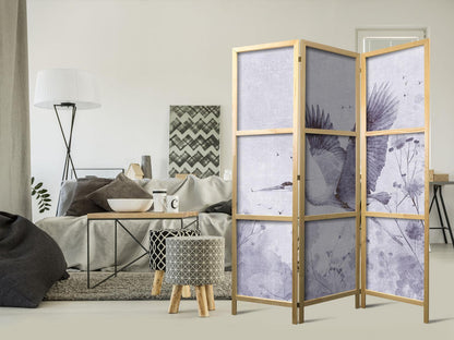 Japanischer Paravent - Majestic flight - a crane in flight in monochrome, cool colours