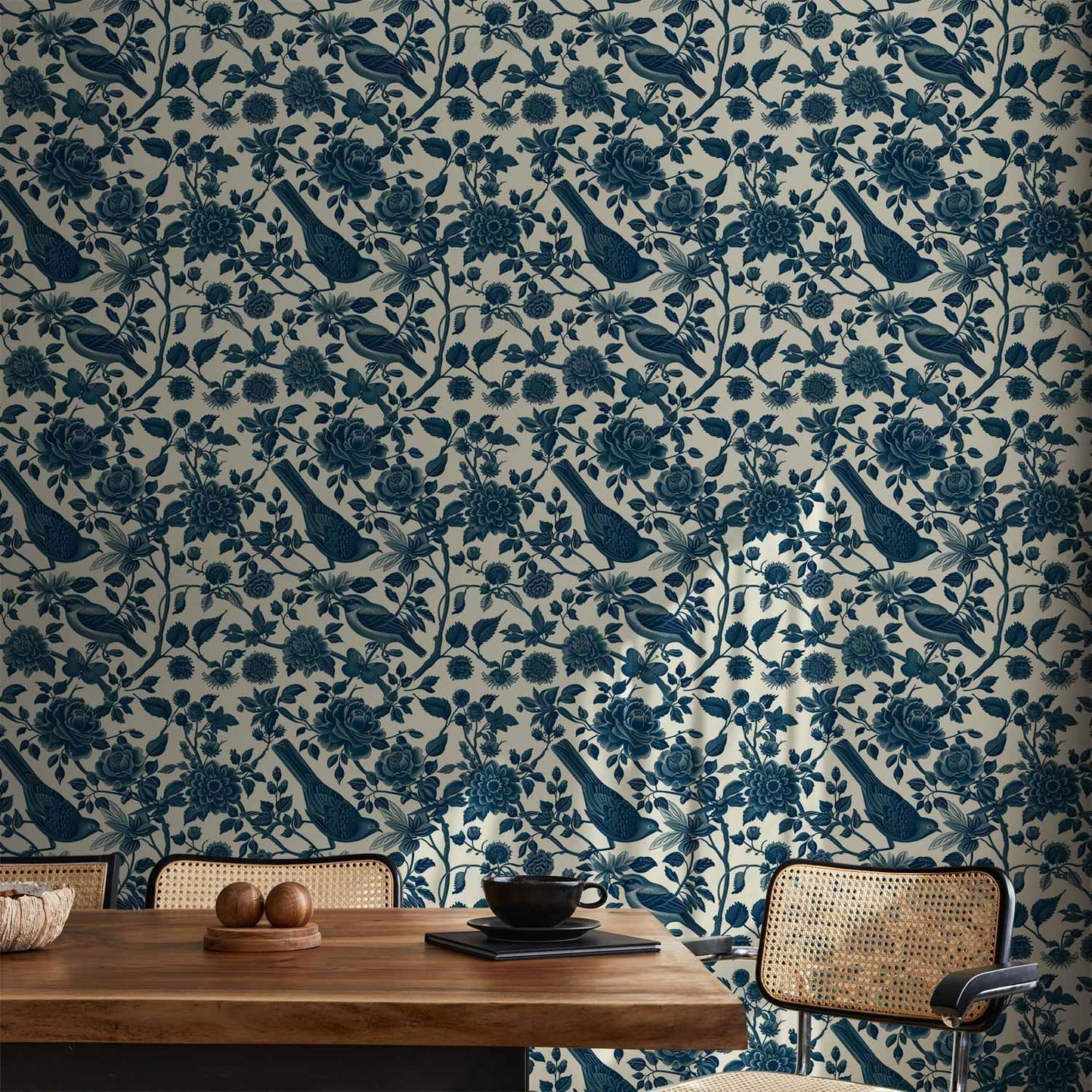Tapete - Birds and roses - monochrome blue pattern with botanical motif