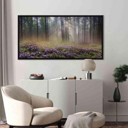 Wandbild Lila Blumenwiese – Stimmungsvolle Wanddeko mit Blumenmotiv