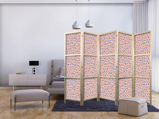 Japanischer Paravent - Giraffe Pattern - Colorful Animal Pattern in Blue-Pink Spots Artgeist