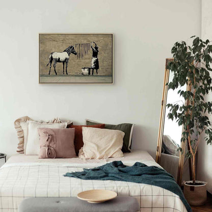 Leinwandbild „Banksy – Washing Zebra“ – Streetart auf Beton-Optik