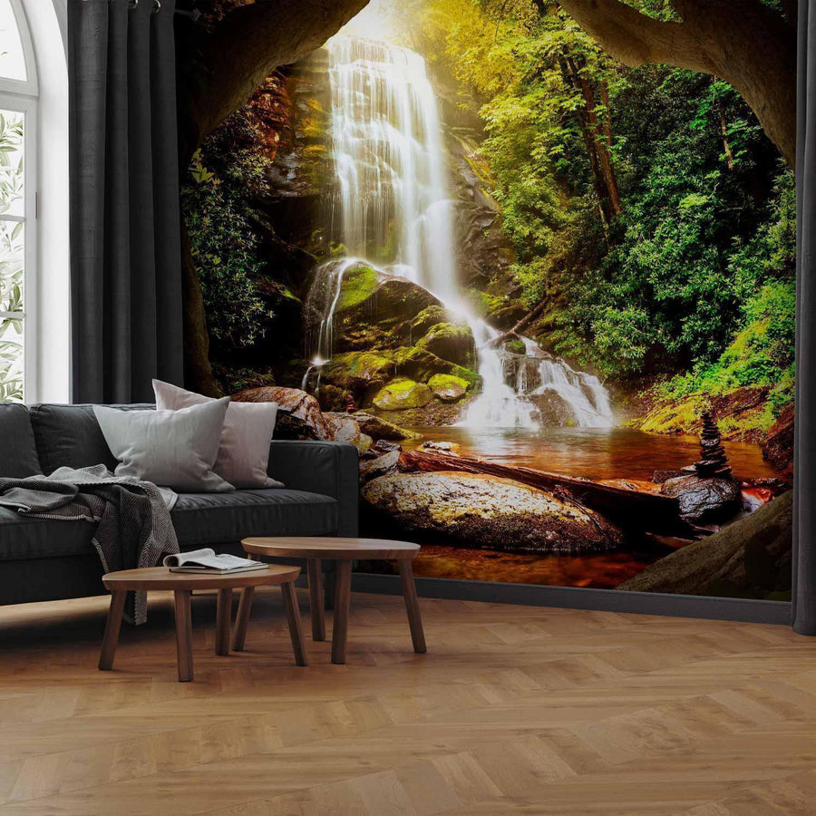 Fototapete – Waldwasserfall in beruhigender Naturkulisse