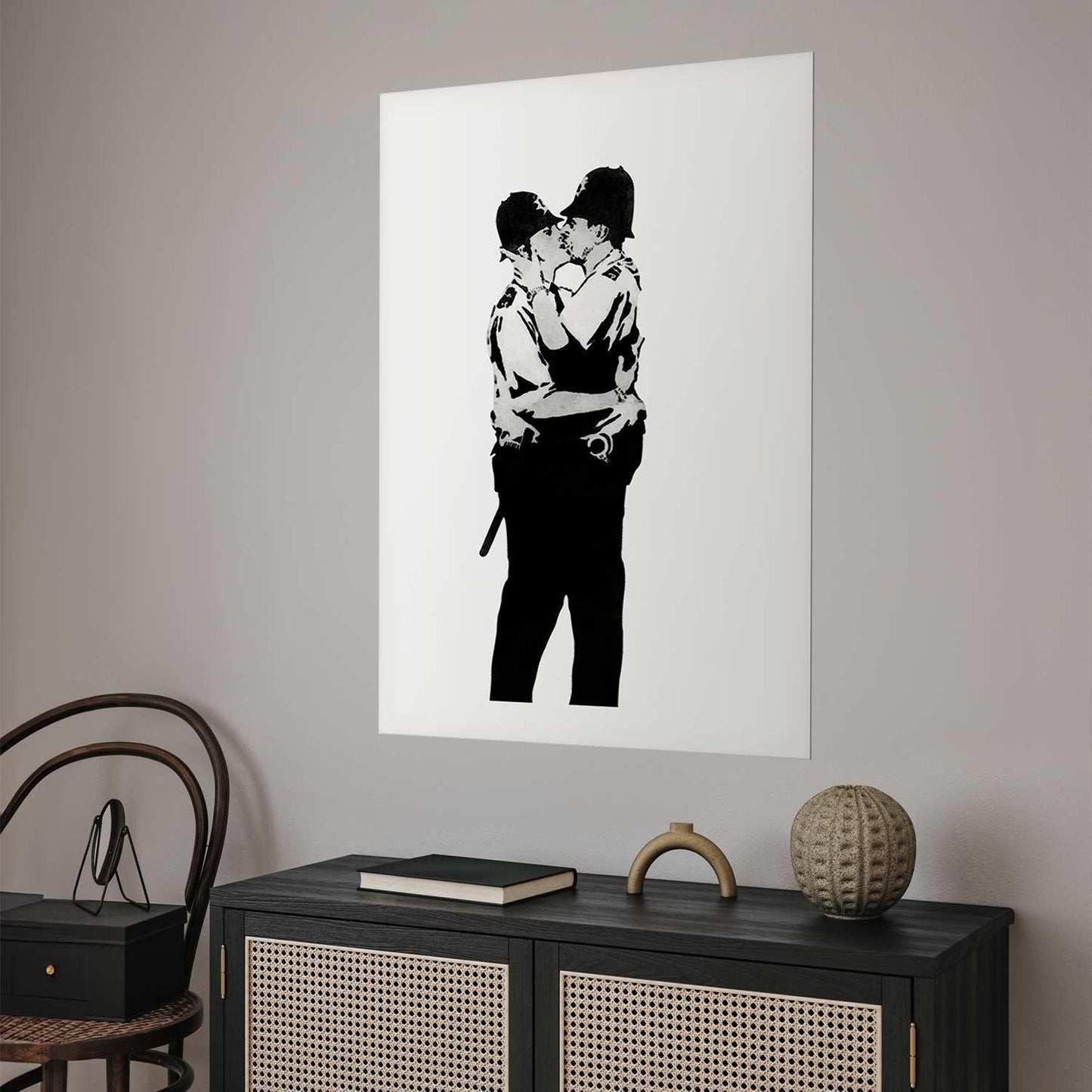 Poster Küssende Polizisten – Street-Art-Klassiker von Banksy