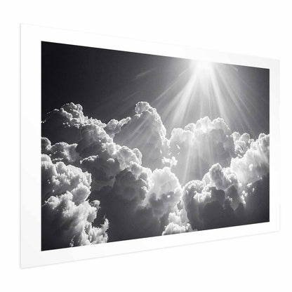 Poster Hoffnung in den Wolken – Sonnenstrahlen in Schwarz-Weiß