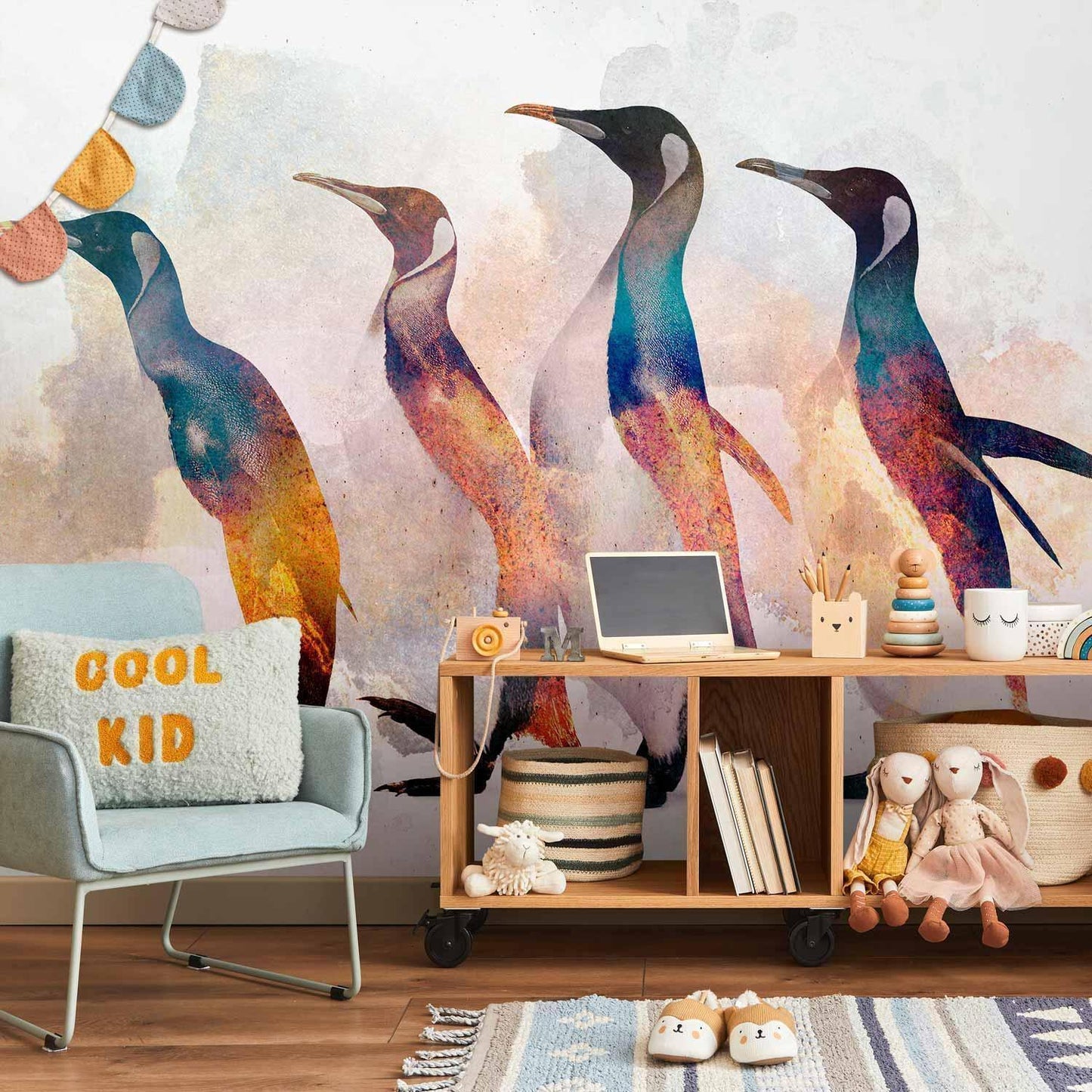 Fototapete „Pinguine auf Wanderschaft“ – Winterliche Eleganz für Ihre Wand