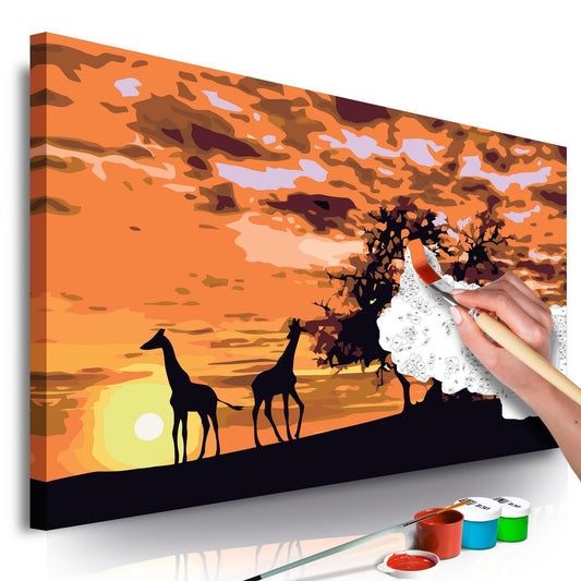 Wandbild zum Ausmalen Savannah (Giraffes & Elephants) - Hauptmotiv mit afrikanischer Safari-Szene