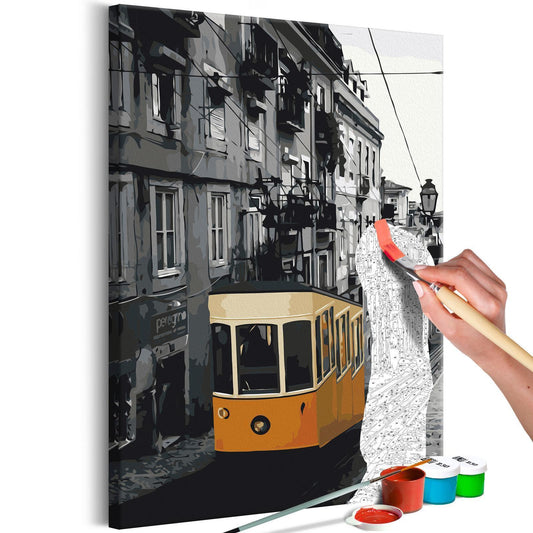 Malen nach Zahlen Straßenbahn in Lissabon - Nostalgische gelbe Straßenbahn auf Kopfsteinpflaster mit portugiesischer Architektur - Sawelt