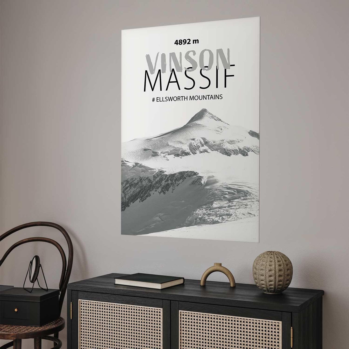 Poster - The majestic Vinson Massif mountain peak, crown of mountains, mountain landscape