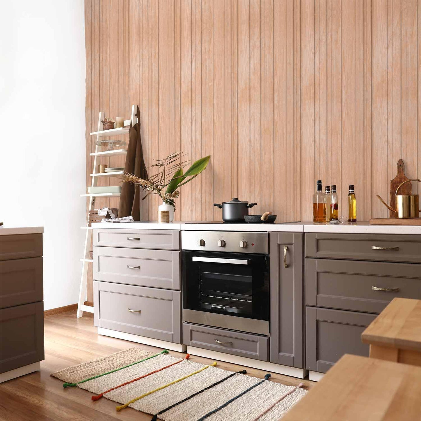 Tapete - Light Wood - Vertical panels in a warm beige shade