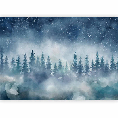Fototapete - Nachtlandschaft - eines nebligen Waldes mit Sternenhimmel Artgeist